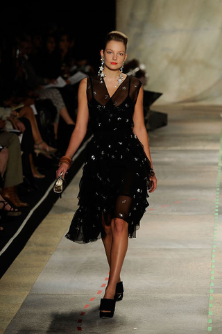 Illustration for article titled Glam, Glam, Glam At Isaac Mizrahi